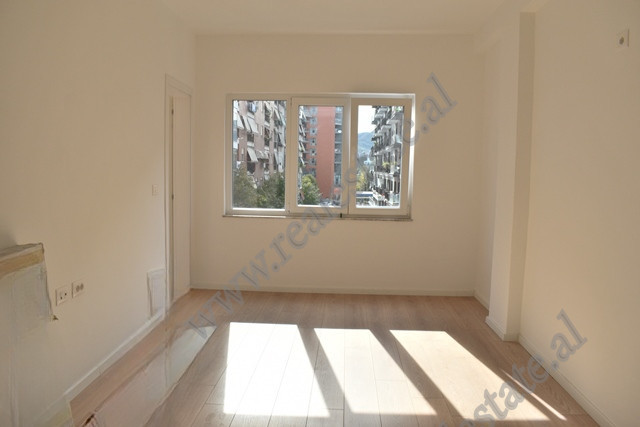 Apartament 1+1 ne shitje prane Gjimnazit Petro Nini Luarasi ne Tirane